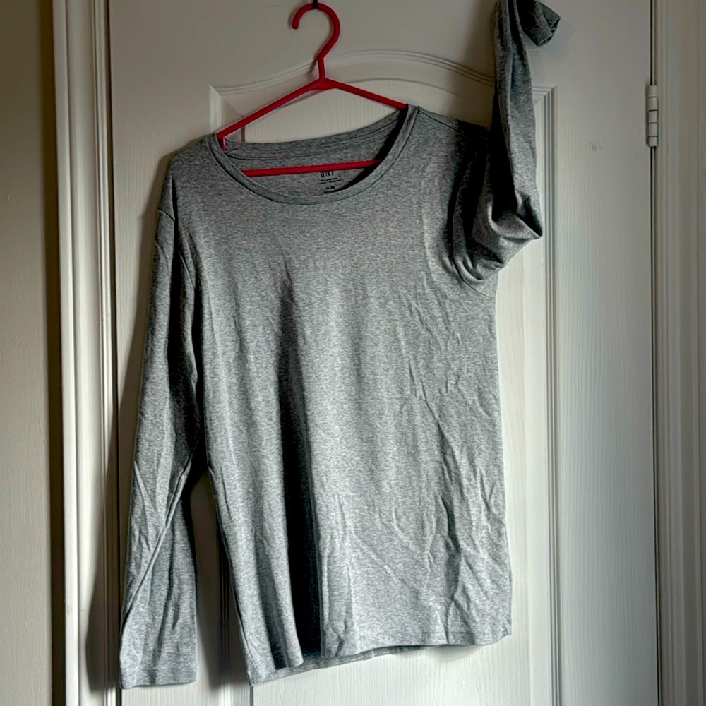 GAP Women’s Grey Size XL Modern Tee long sleeve shirt pullover.